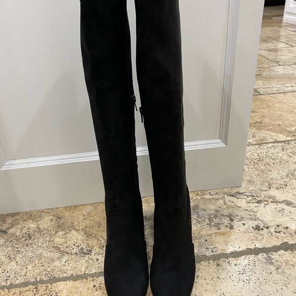 Black boots - Picture 3 of 5